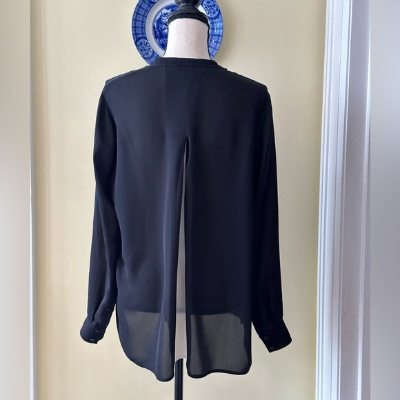 Vince. | 100% Silk Band Collar Blouse with Inverted Back Pleat, Black & White - Picture 4 of 13